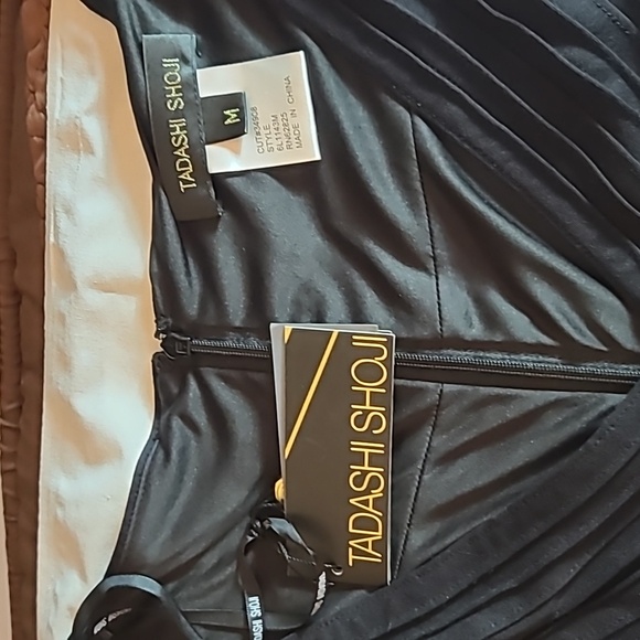 NWT Tadashi Shoji Pintuck Jersey Portrait Cocktail Sz. M - Picture 2 of 9